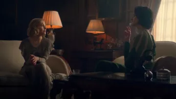 Vestido de cuello con volantes de Linda Shelby (Kate Phillips) en Peaky Blinders (S05E03)