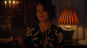 The blouse print Polly Gray (Helen McCrory) in Peaky Blinders (S05E03)