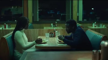À Manches longues T-shirt porté par Slim (Daniel Kaluuya) dans la Reine & Slim