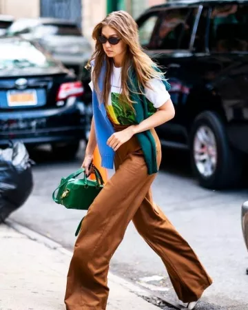 Camiseta de Jelena Noura "Gigi" Hadid en la cuenta de Instagram de @gigi.hadid.news