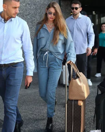 Zapatos de Jelena Noura "Gigi" Hadid en la cuenta de Instagram de @gigi.hadid.news