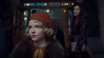 La toque orange de Gina Gray (Anya Taylor-Joy) dans Peaky Blinders Saison 5 Episode 3