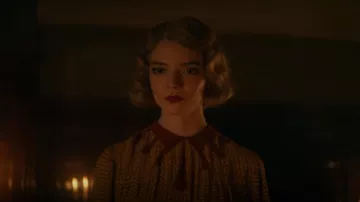 La blouse vintage de Gina Gray (Anya Taylor-Joy) dans Peaky Blinders Saison 5 Episode 2