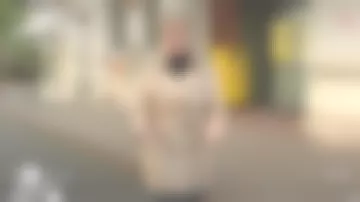 Le trench ajusté uni en coton Morgan porté par Élise Lucet dans Envoyé Spécial le 12.09.2019