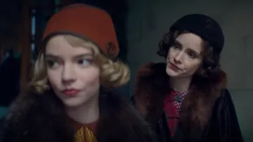 Abrigo de piel de Ada Shelby (Sophie Rundle) en Peaky Blinders Temporada 5 Episodio 3