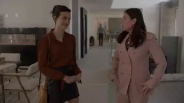 Tibi Twill Pantalones cónicos usados por Helen Solloway (Maura Tierney) en The Affair Temporada 5 Episodio 4