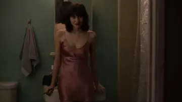 Nili Lotan Silk Cami Vestido usado por Whitney Solloway (Julia Goldani Telles) en The Affair Temporada 5 Episodio 4