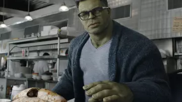 Cárdigan azul usado por Smart Hulk (Mark Ruffalo) como se ve en Avengers: Endgame