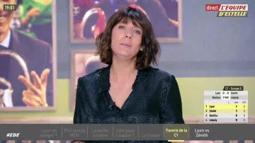 La blusa negra usada por Estelle Denis en L'Équipe d'Estelle del 17 de septiembre de 2019