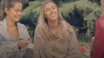 Nasty gal tan grand cordon et belle surdimensionné shirt porté par (Sophie Habboo) de Made in Chelsea la Saison 18, Épisode 2