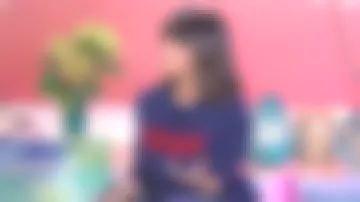 La formidable sudadera de Faustine Bollaert en Ça comienza aujourd'hui le 18.09.2019