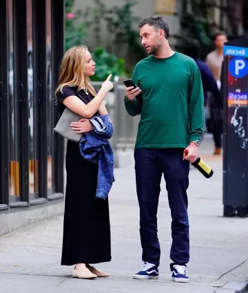 La Ligne Minimale Plat Mocassins en Daim porté par Jennifer Lawrence dans la Ville de New York le 16 septembre 2019