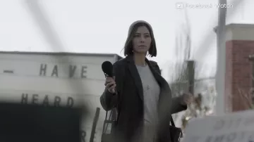 Petit Microphone Canon utilisé par Lia Haddock (Jessica Biel) dans Limetown (S01E01)