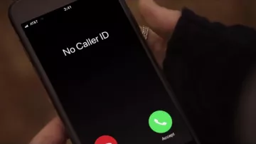 Apple iPhone 8 used by Riley Stone (Imogen Poots) in Black Christmas