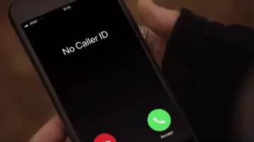 Apple iPhone 8 used by Riley Stone (Imogen Poots) in Black Christmas