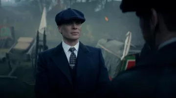 La cravate à pois de Tommy Shelby (Cillian Murphy) dans Peaky Blinders (S05E04)