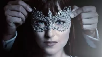 Mask ball of Anastasia Steele (Dakota Johnson) in Fifty shades of Grey