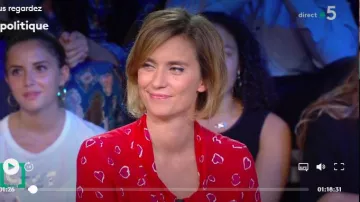 The blouse red print of Camille Girerd in C policy the 15.09.2019