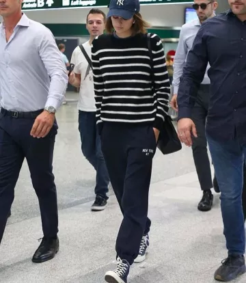 Bolsa grande Celine 16 en piel de becerro granulada usada por Kaia Jordan Gerber Milán 17 de septiembre de 2019