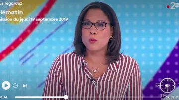 Camisa a rayas de caoba de Karine Baste-Regis 1.2.3 en Télématin el 19.09.2019