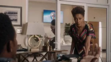 Alice + Olivia chevron rayures robe wrap porté par Kerissa Greenleaf (Kim Hawthorne) dans Greenleaf Season04 Episode03