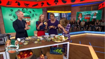 Blusa a cuadros jayda de Nueva York & Company - Colección Eva Mendes usada por Ginger Zee en Good Morning America Weekend 18 de septiembre de 2019