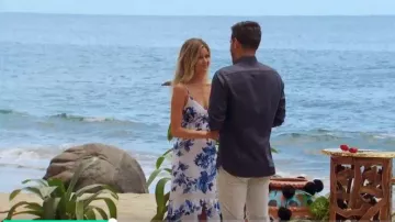 Lulus Blue and white floral ruffle Dress worn by (Hannah Godwin) in Bachelor in Paradise Season06 Episode 13