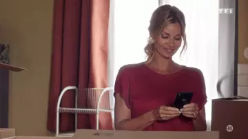 Tee shirt short sleeve bordeau of Chloe (Ingrid Chauvin) in Tomorrow belongs to us (S01)