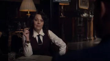 The bracelet vintage Polly Gray (Helen McCrory) in Peaky Blinders Season 5 Episode 4