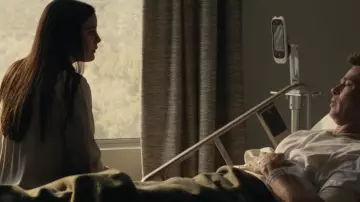 Chemisier blanc porté par Eve McBride (Liv Tyler) dans Ad Astra