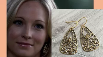 Earrings by Caroline Forbes (Candice King) in the Vampire Diaries (S07E11)
