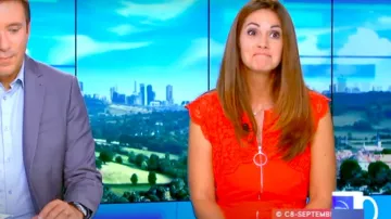 Mono rojo con cremallera de Caroline Muñoz con detalles de encaje en William al mediodía del 19.09.2019