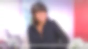 The embroidered shirt is adorned with lace Faustine Bollaert in It starts today the 18.09.2019