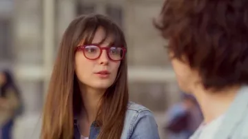 Las gafas rojas usadas por Olivia Marigny / Shadow (Josephine Japy) en Mon inconnue