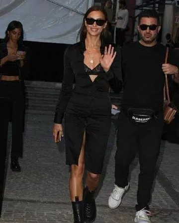 Bottega Veneta froncé midi shirt robe portée par Irina Shayk Milan le 19 septembre 2019