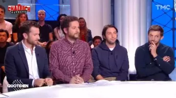 Le sweatshirt porté par Etienne Carbonnier dans Quotidien