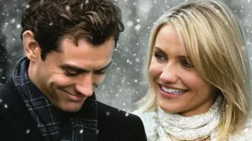 L'écharpe bleue à carreaux portée par Graham (Jude Law) dans The Holiday