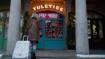 Godiva Chocolates Shop of Kate (Emilia Clarke) in Last Christmas