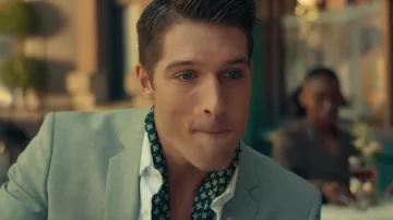 Jacket blazer grey worn by an extra in the movie clip Liar of Camila Cabello