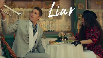 The black gloves of Camila Cabello in her video clip Liar