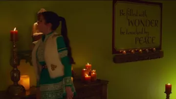 Pilier rouge Bougie utilisée par Noelle Kringle (Anna Kendrick) dans Noelle