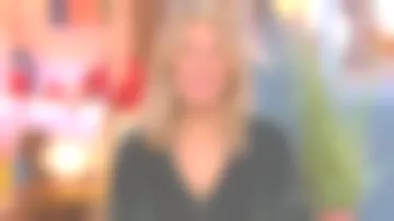 La veste fluide zippée en velours verveine de Agathe Lecaron dans La maison des maternelles le 18.09.2019