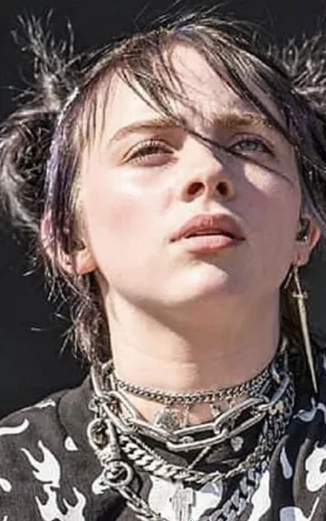 The necklace chain is Nasty Gem worn by Billie Eilish on a post-Instagram