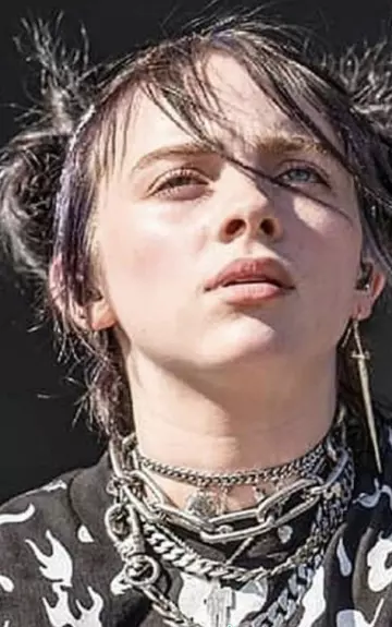 Le collier chaine Nasty Gem porté par Billie Eilish sur un post Instagram