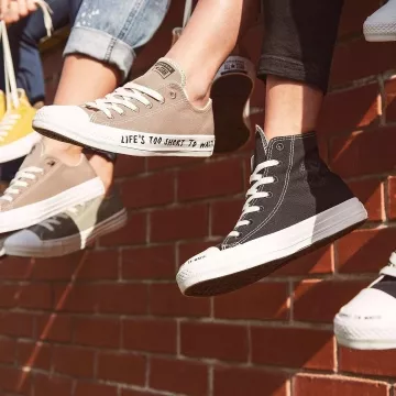 Les chaussures kaki sur le compte Instagram de @jdsportsfrance