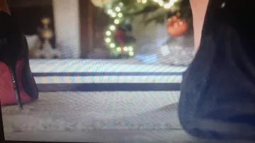 Shoe to heel of Angelina (Frédérique Bel) in Tomorrow belongs to us (S01E112)