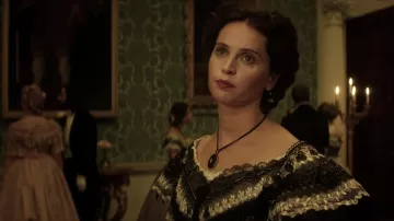 Amelia Wren (played by Felicity Jones) outfits on The Aeronauts