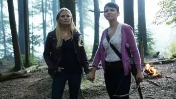 Le collier à pendentif cercle doré de Emma Swan (Jennifer Morrison) dans Once Upon a Time (S02E09)