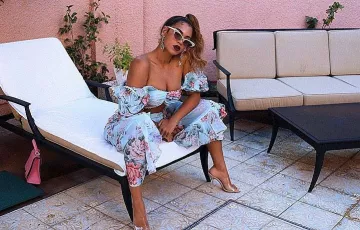 Bonnie Clyde Oeil de Chat Gâteau de Couche de Lunettes de soleil dans de Tres Leches porté par Beyoncé Knowles Site Pic septembre 2019