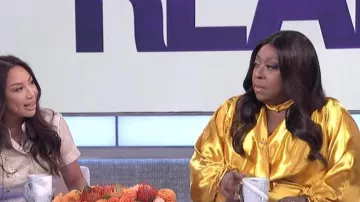 Asos Curve Satin Mini Vestido con Falda Ruched y Blusón Top usado por Loni Love en The Real septiembre 19,2019